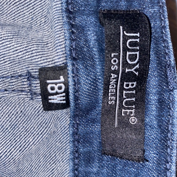 Judy Blue jeans - Picture 2 of 2